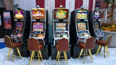 stick mobile app interface showing Liga 1 fixtures and live casino tables