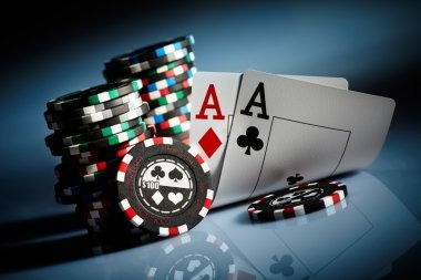 Bandar Poker hand rankings and betting layout diagram